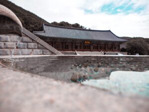 시대를 관통하는 고귀한 휴식: 대한민국 최정상급 하이엔드 호텔과 프라이빗 스테이의 미학_0