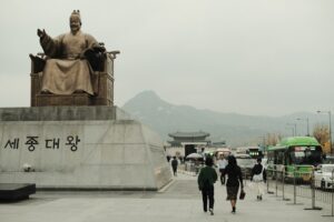 침묵하는 공간의 미학: 대한민국 하이엔드 랜드마크가 선사하는 예술적 찰나의 기록_0