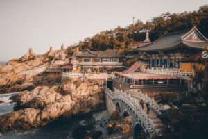 단순한 투숙을 넘어선 감각의 확장: 대한민국 하이엔드 호텔 & 리조트의 철학적 가치_0