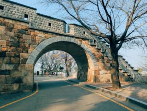 도시의 수직적 우아함: 북한산의 화강암 암릉에서 경험하는 하이엔드 테크니컬 등반의 미학_1